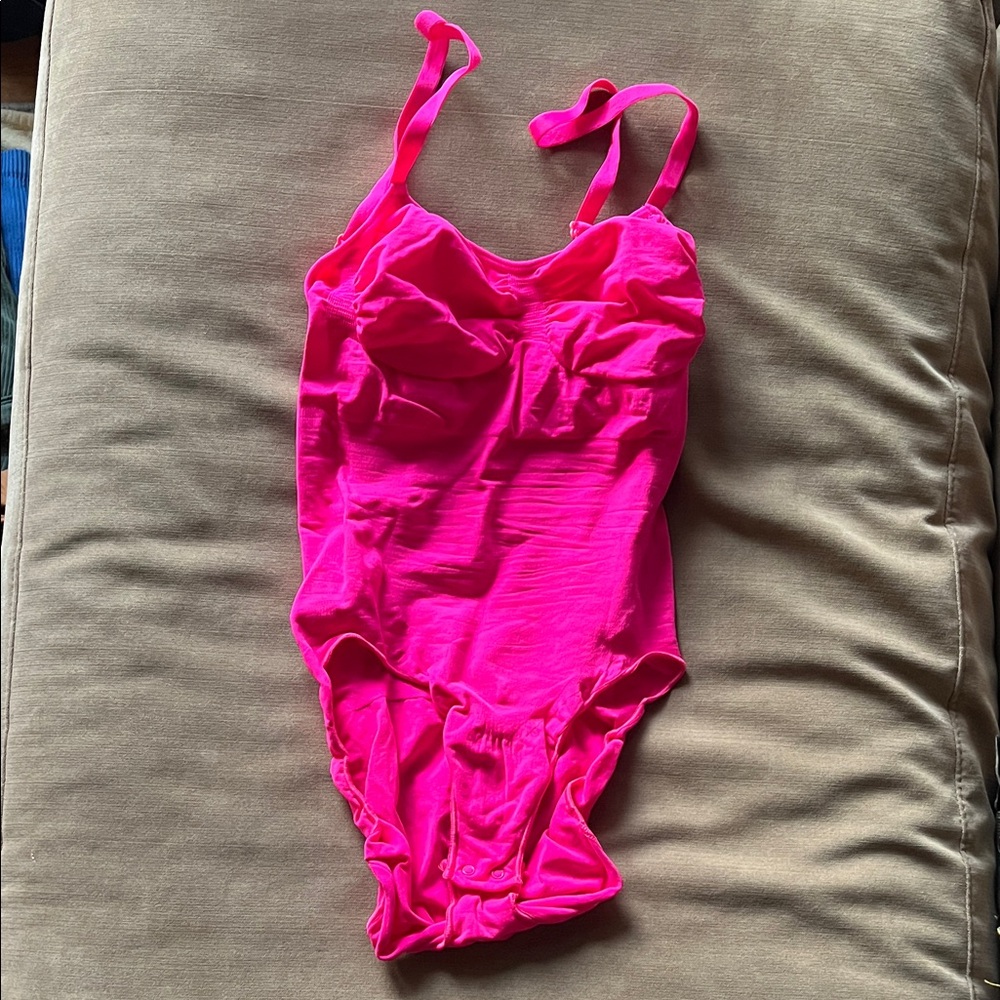 SKIMS NWOT Seamless Sculpt Flamingo Pink Brief
Bodysuit Size L/XL